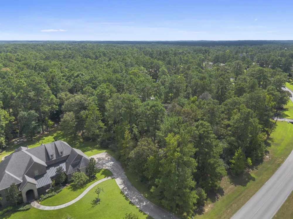 37432 Club house Lane Montgomery, TX 77355