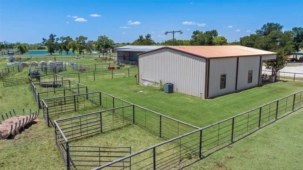 7999 County Road 151 Kaufman, TX 75142