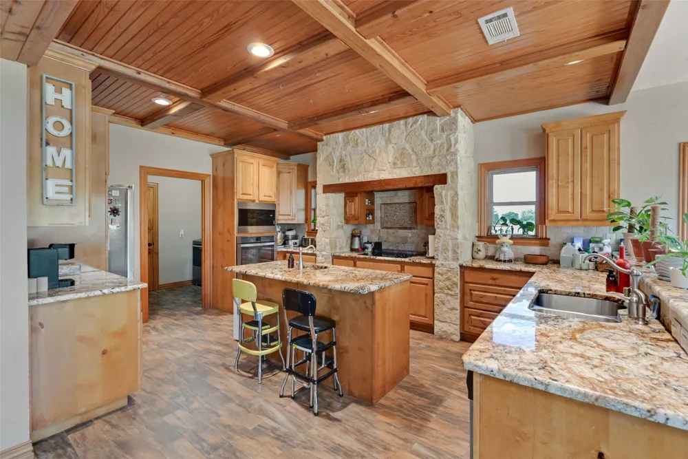 7999 County Road 151 Kaufman, TX 75142
