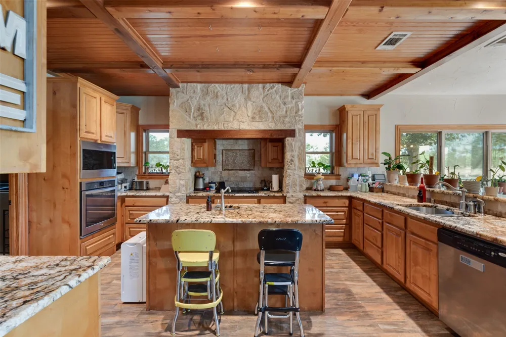 7999 County Road 151 Kaufman, TX 75142