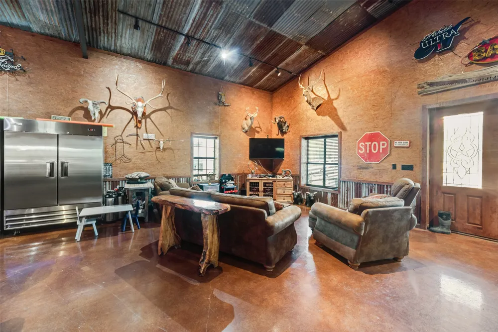 7999 County Road 151 Kaufman, TX 75142