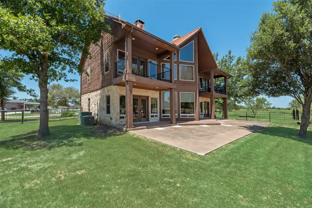 7999 County Road 151 Kaufman, TX 75142