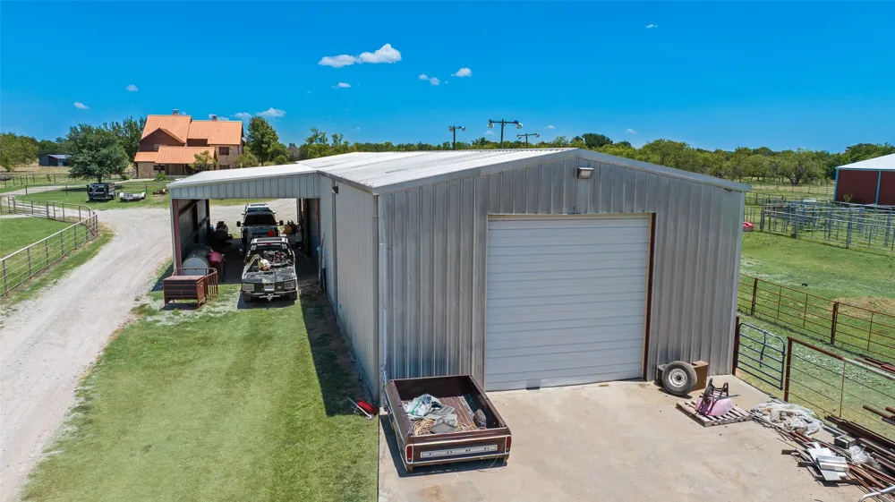 7999 County Road 151 Kaufman, TX 75142