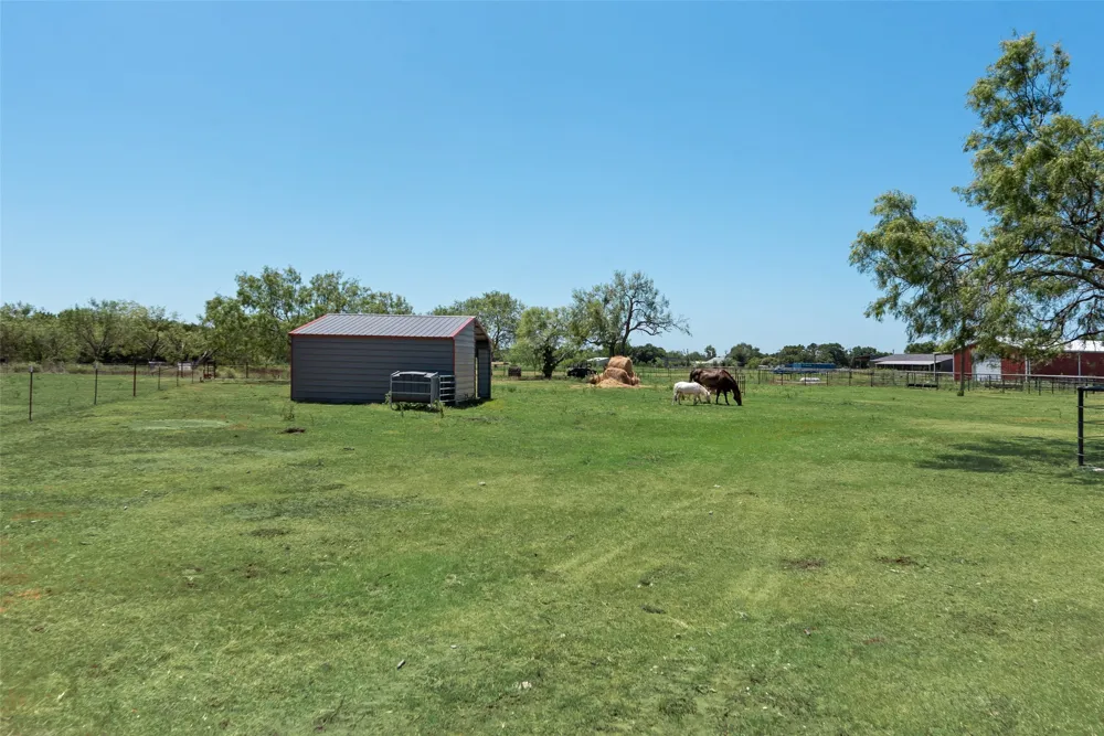 7999 County Road 151 Kaufman, TX 75142
