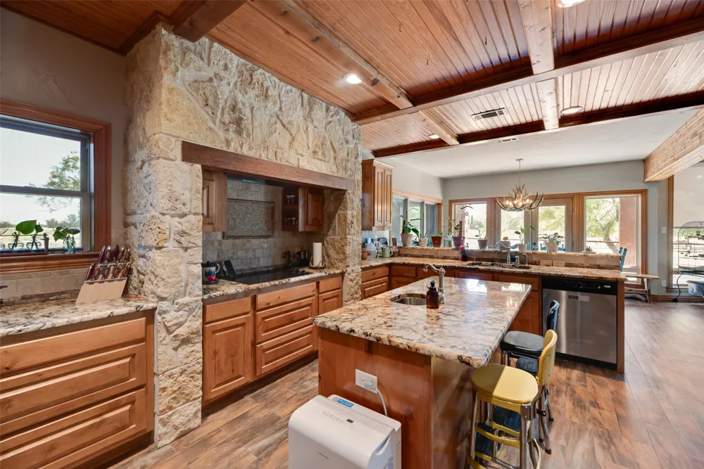 7999 County Road 151 Kaufman, TX 75142