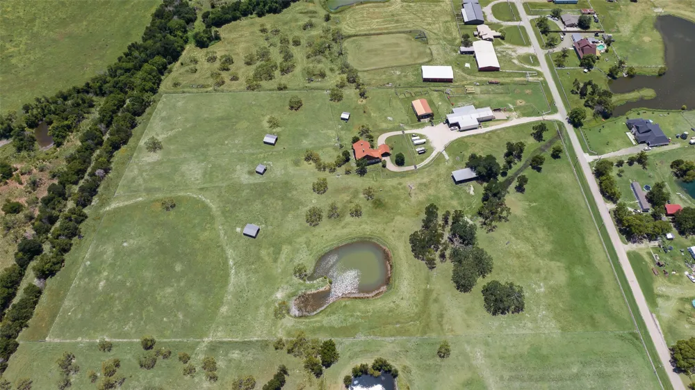 7999 County Road 151 Kaufman, TX 75142