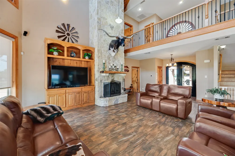 7999 County Road 151 Kaufman, TX 75142