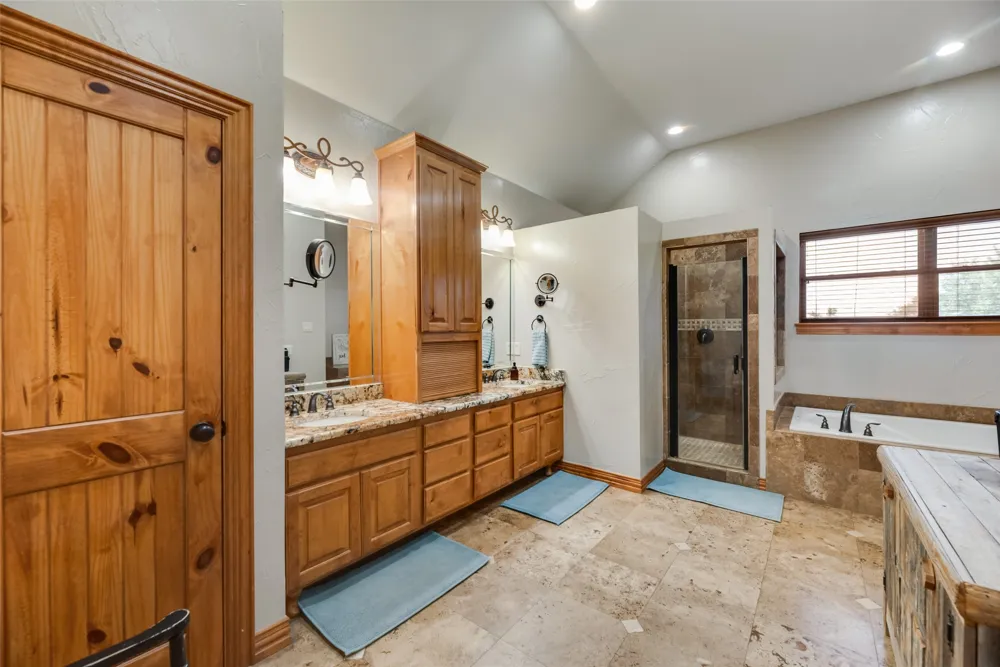 7999 County Road 151 Kaufman, TX 75142
