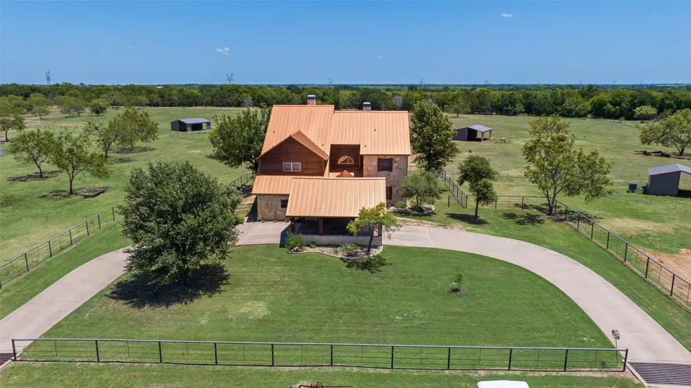 7999 County Road 151 Kaufman, TX 75142
