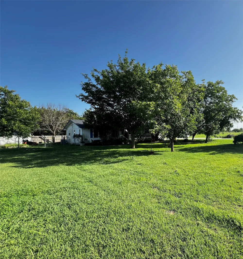 394 Hcr 1143 Blum, TX 76627