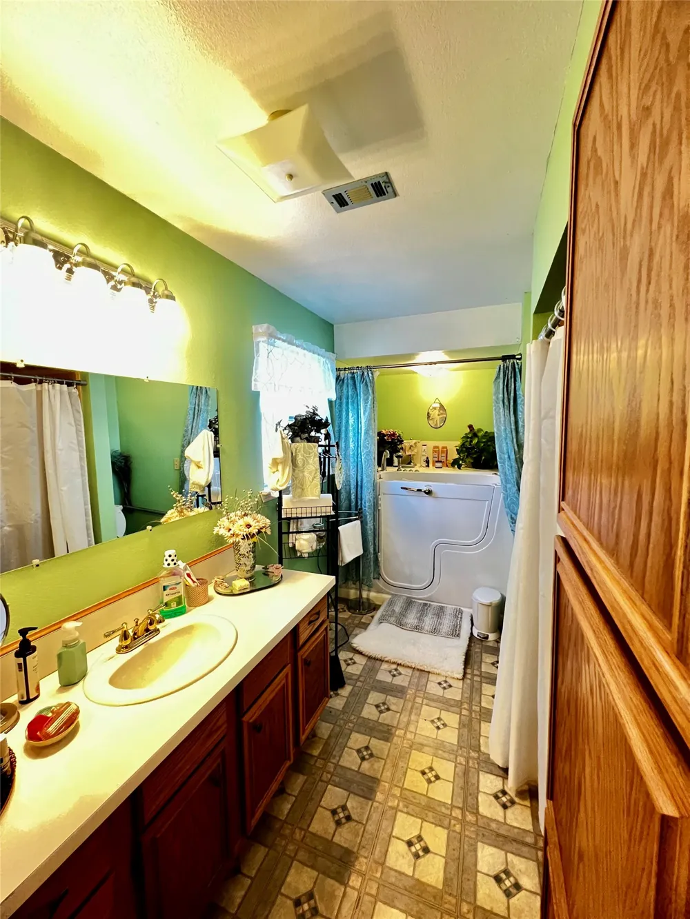 394 Hcr 1143 Blum, TX 76627