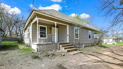 900 W Nelson Street