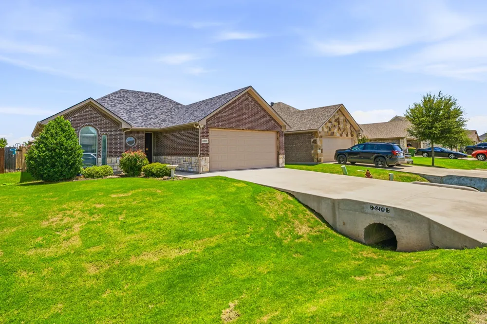 3209 Main Street Granbury, TX 76049