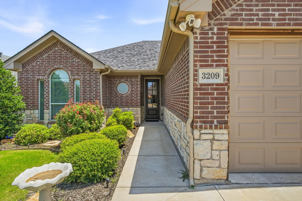 3209 Main Street Granbury, TX 76049