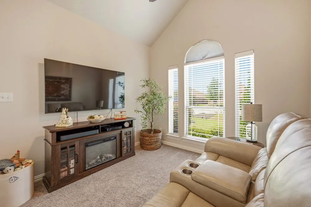 3209 Main Street Granbury, TX 76049