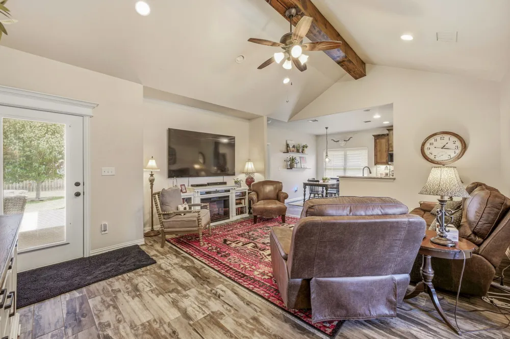 3209 Main Street Granbury, TX 76049