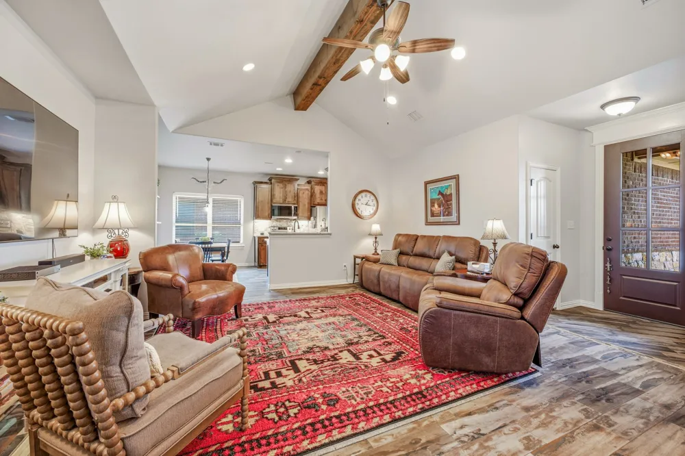 3209 Main Street Granbury, TX 76049