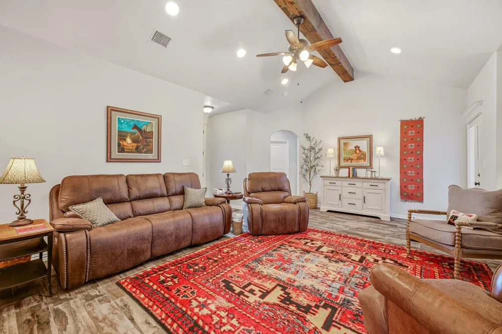 3209 Main Street Granbury, TX 76049