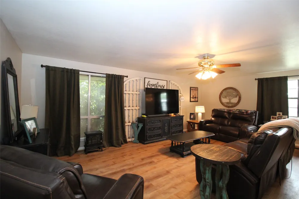 810 W Eden Street Munday, TX 76371