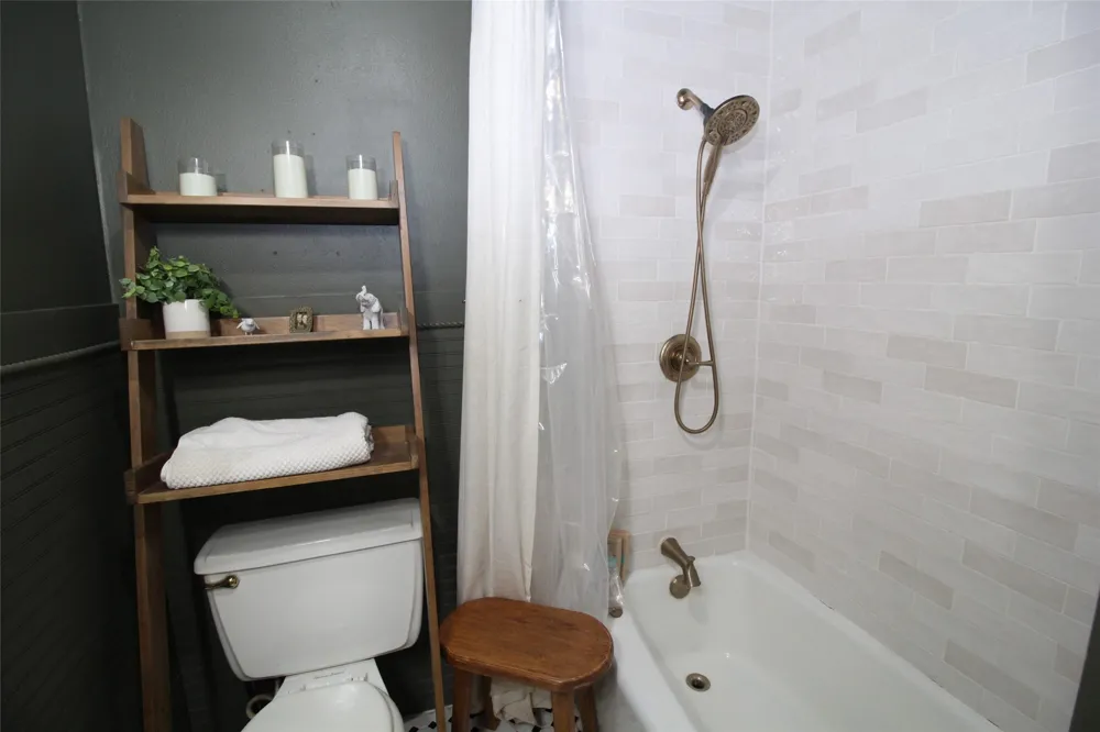 810 W Eden Street Munday, TX 76371