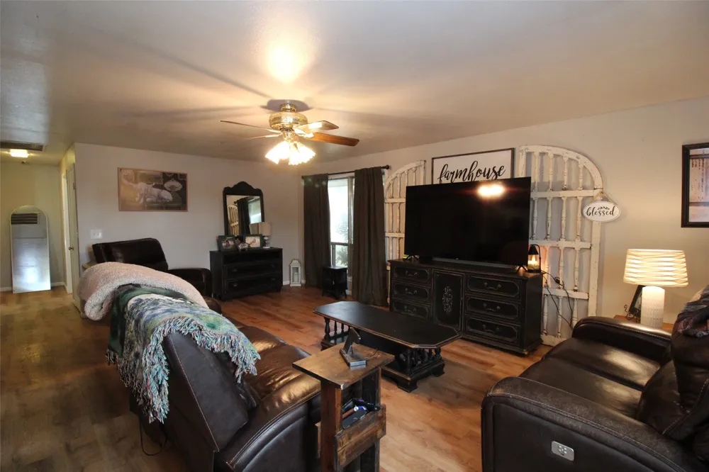 810 W Eden Street Munday, TX 76371