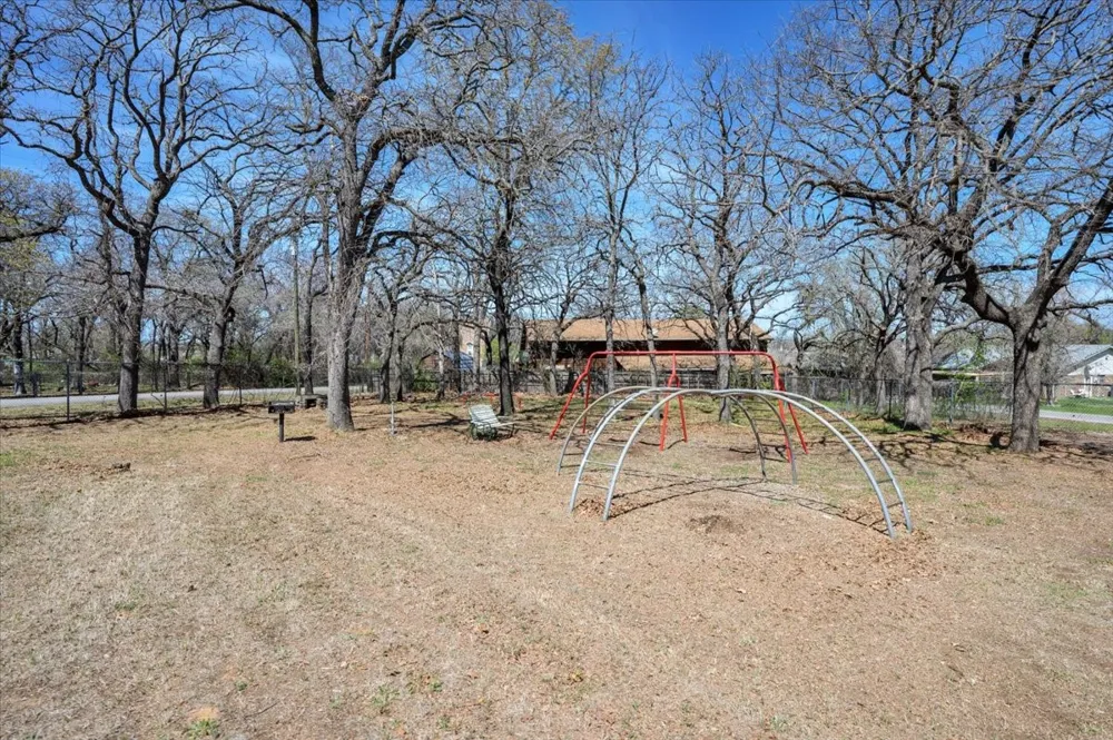 1725 Hitching Post Granbury, TX 76049