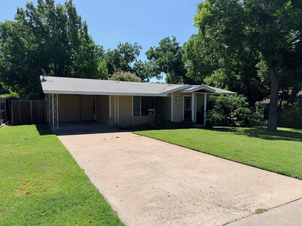504 Elm Street Comanche, TX 76442