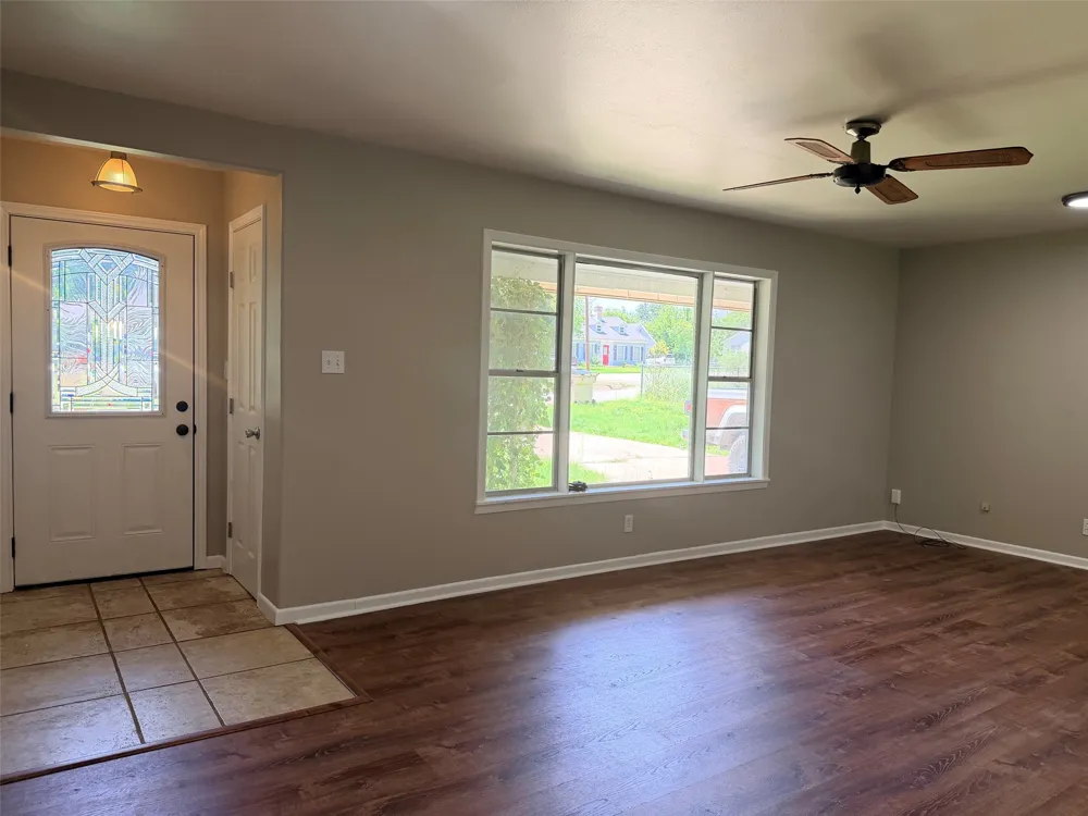 504 Elm Street Comanche, TX 76442