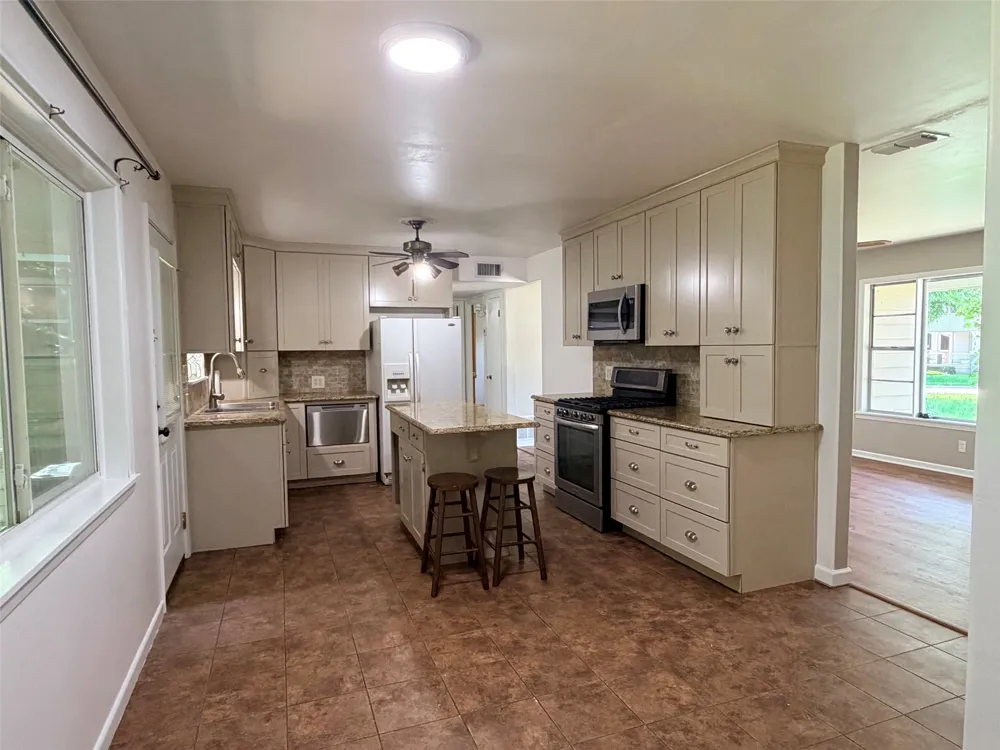 504 Elm Street Comanche, TX 76442