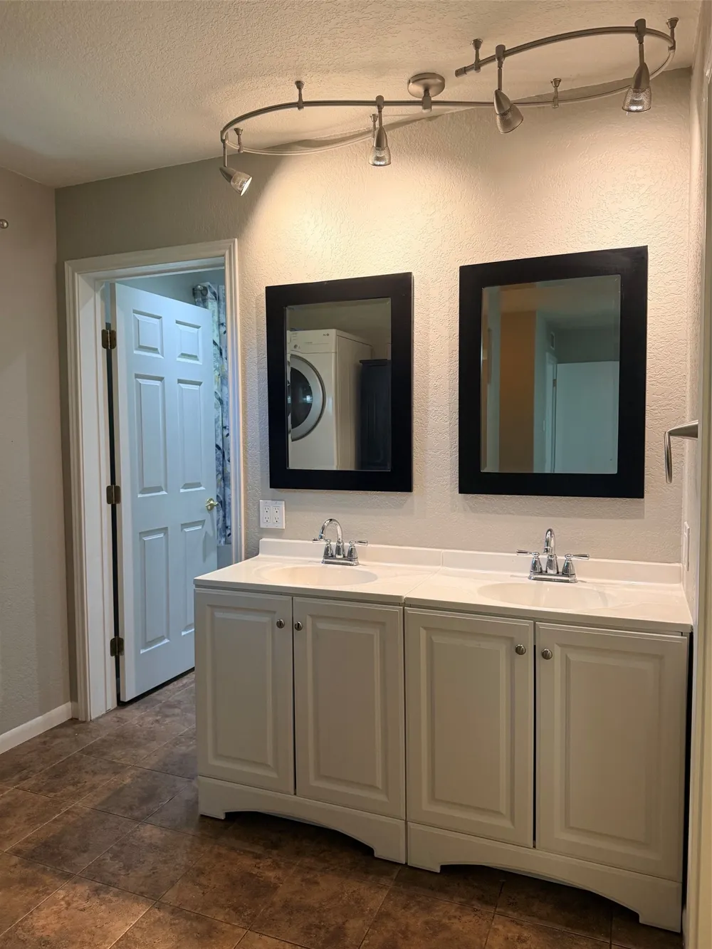 504 Elm Street Comanche, TX 76442