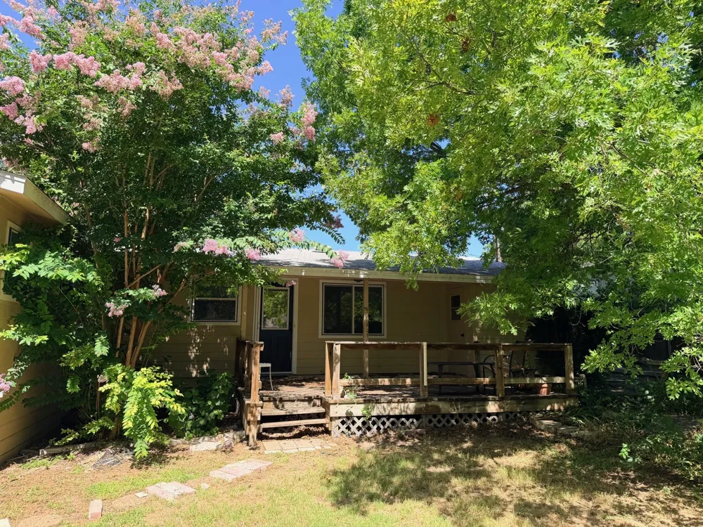 504 Elm Street Comanche, TX 76442