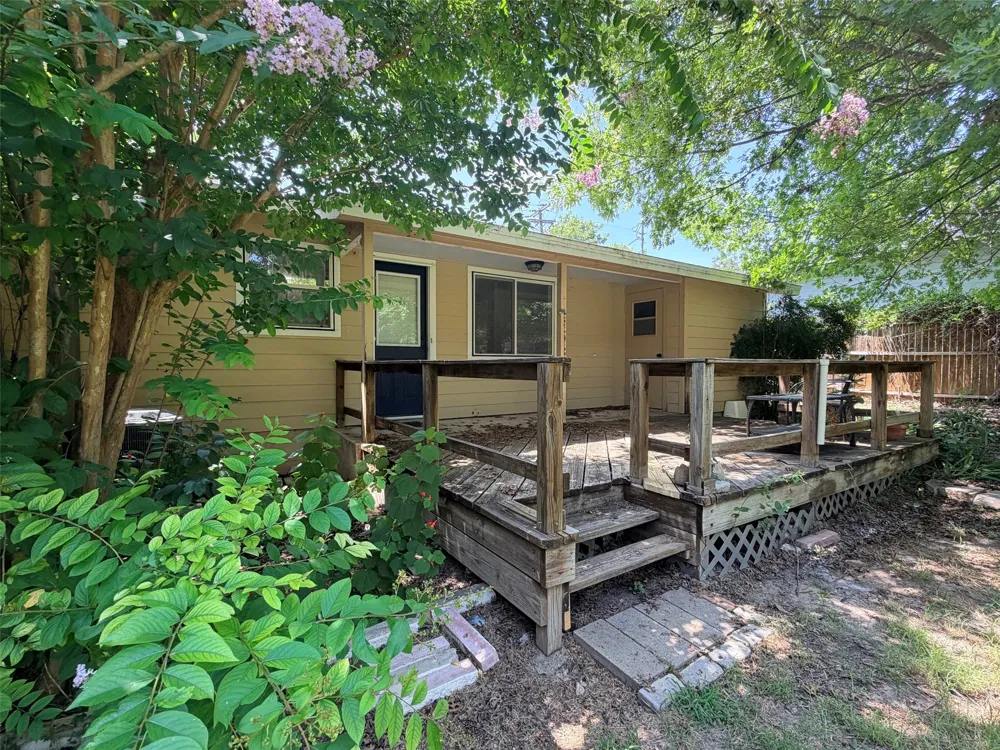 504 Elm Street Comanche, TX 76442