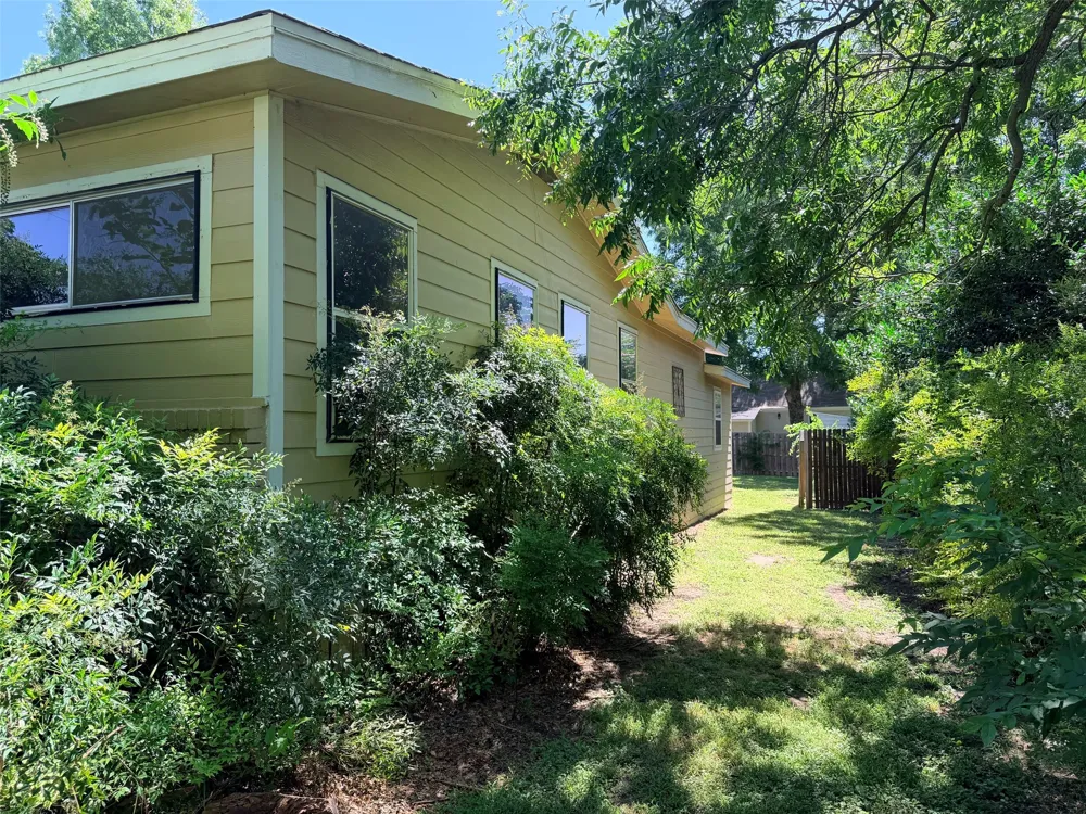 504 Elm Street Comanche, TX 76442