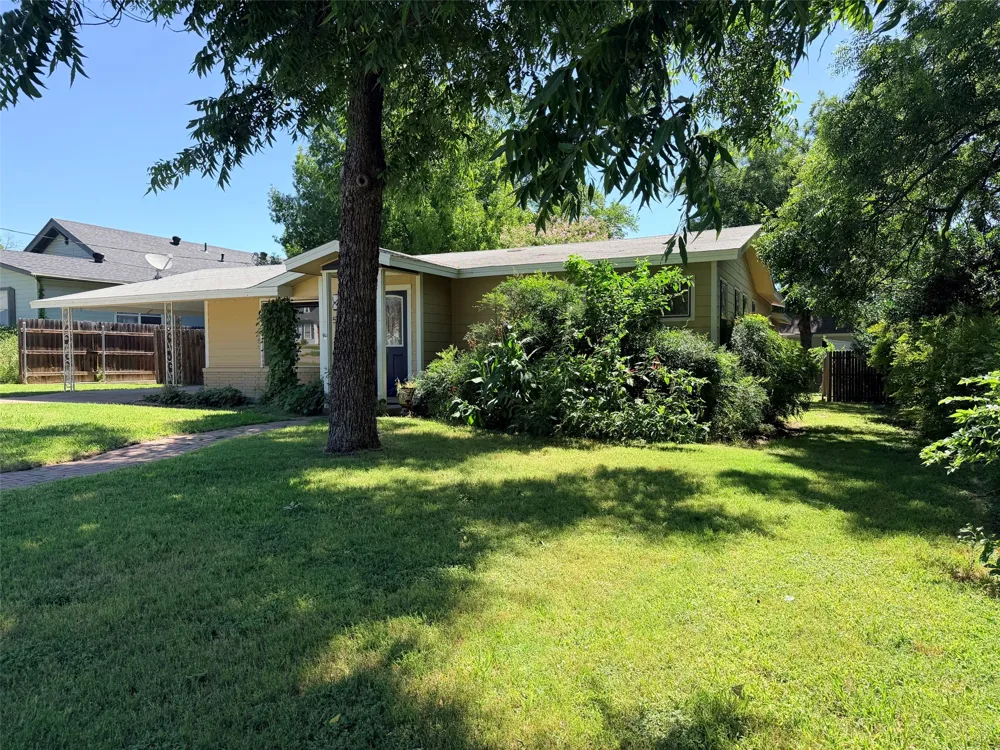 504 Elm Street Comanche, TX 76442