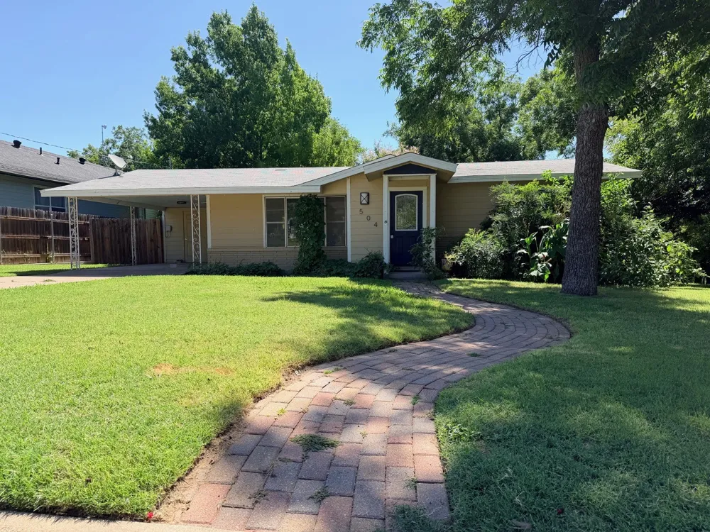504 Elm Street Comanche, TX 76442
