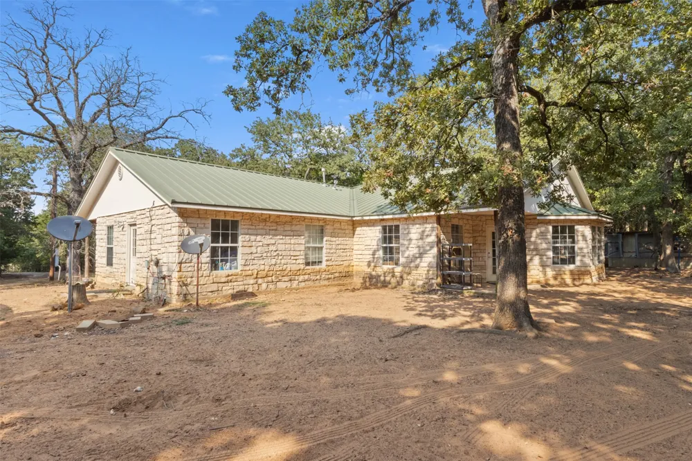 488 County Road 217 Collinsville, TX 76233