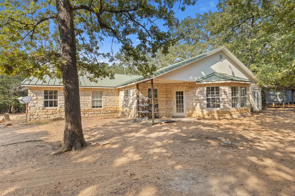 488 County Road 217 Collinsville, TX 76233