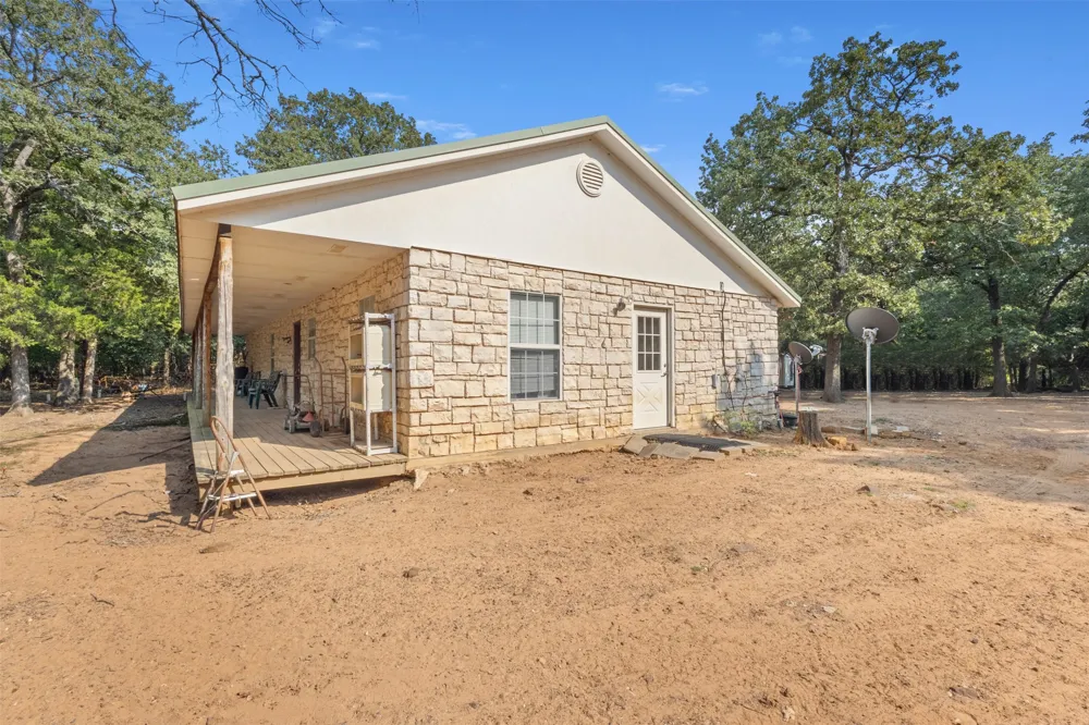 488 County Road 217 Collinsville, TX 76233
