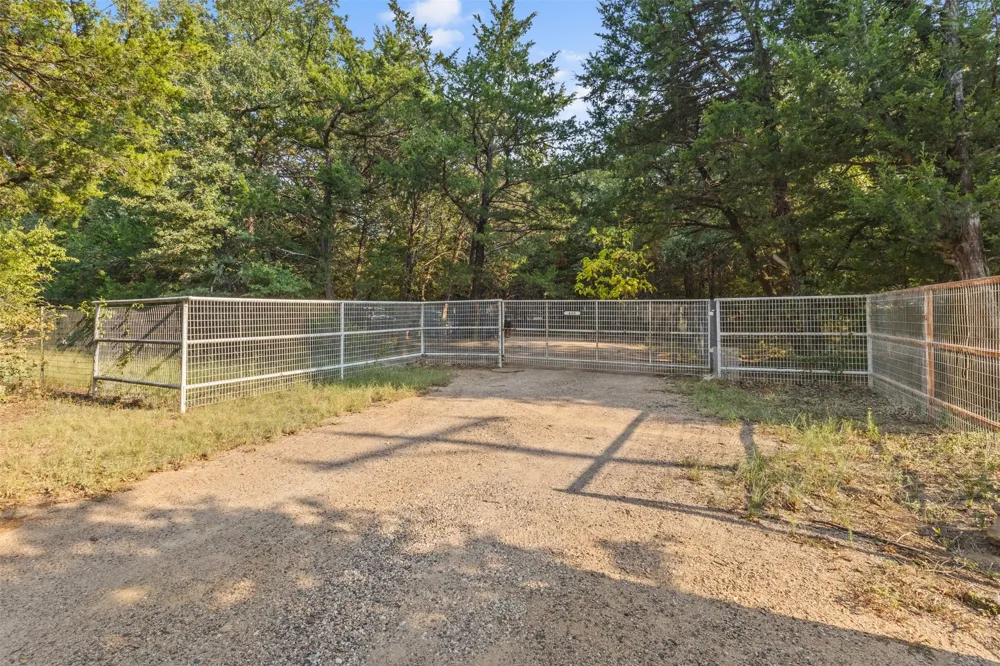 488 County Road 217 Collinsville, TX 76233