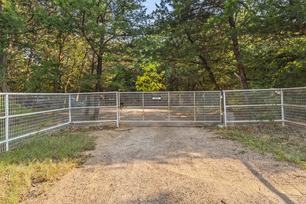 488 County Road 217 Collinsville, TX 76233