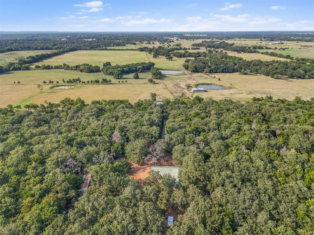 488 County Road 217 Collinsville, TX 76233