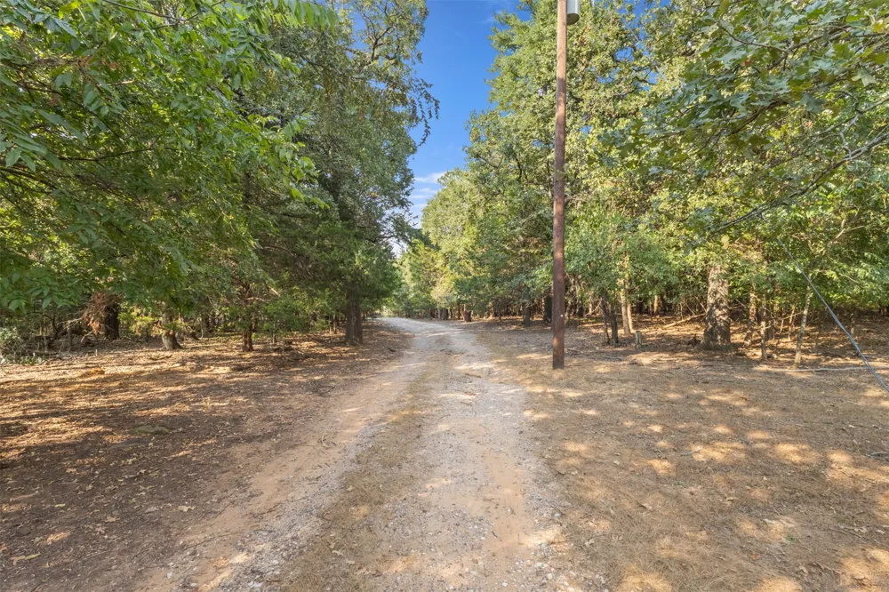 488 County Road 217 Collinsville, TX 76233