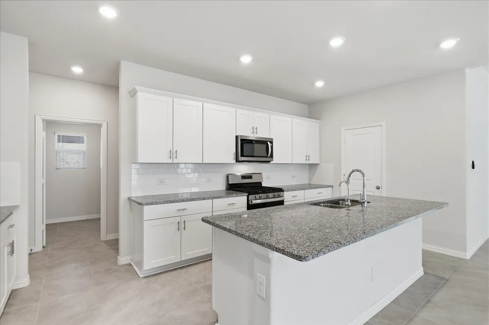 233 Luna Lane Lake Dallas, TX 75065