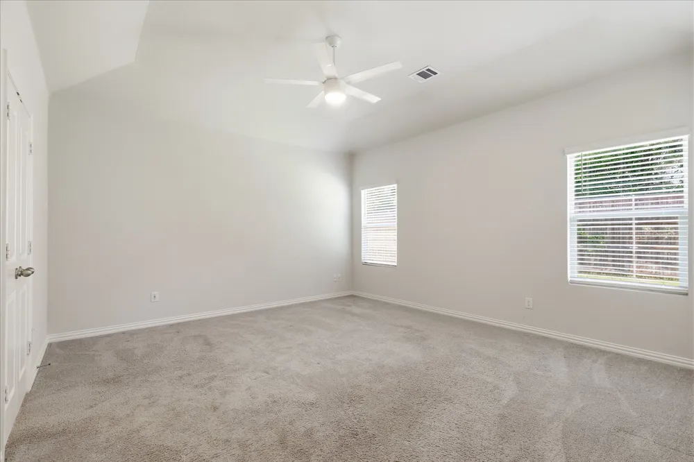 233 Luna Lane Lake Dallas, TX 75065