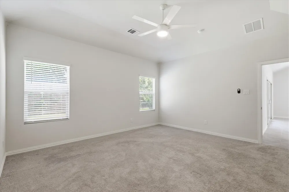 233 Luna Lane Lake Dallas, TX 75065