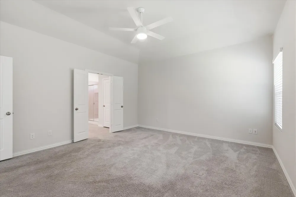 233 Luna Lane Lake Dallas, TX 75065