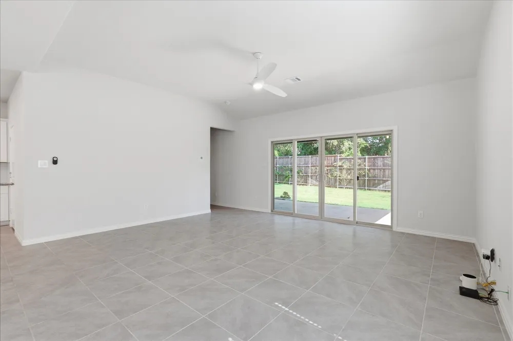 233 Luna Lane Lake Dallas, TX 75065