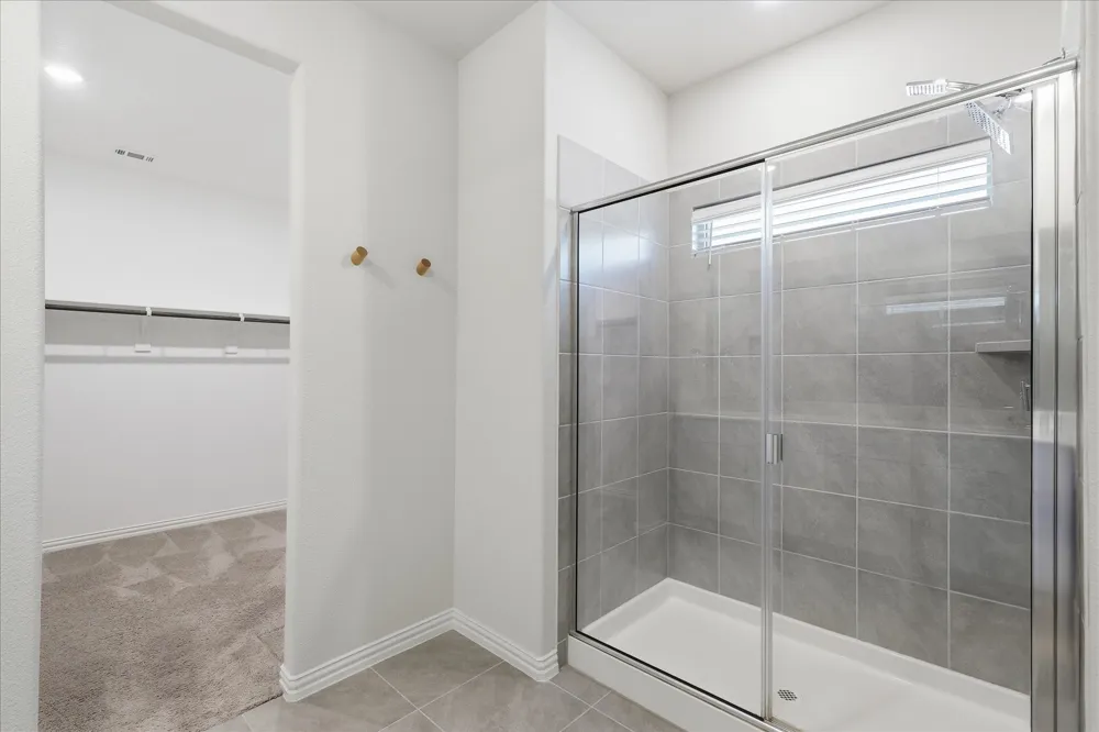 233 Luna Lane Lake Dallas, TX 75065