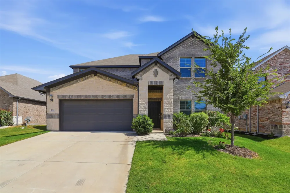 233 Luna Lane Lake Dallas, TX 75065