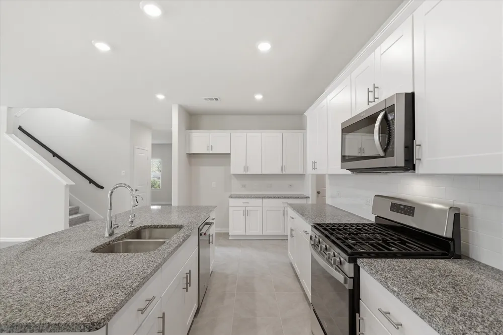 233 Luna Lane Lake Dallas, TX 75065